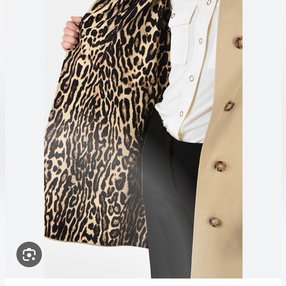 Burberry trench sz 4 tan color - Picture 3 of 7